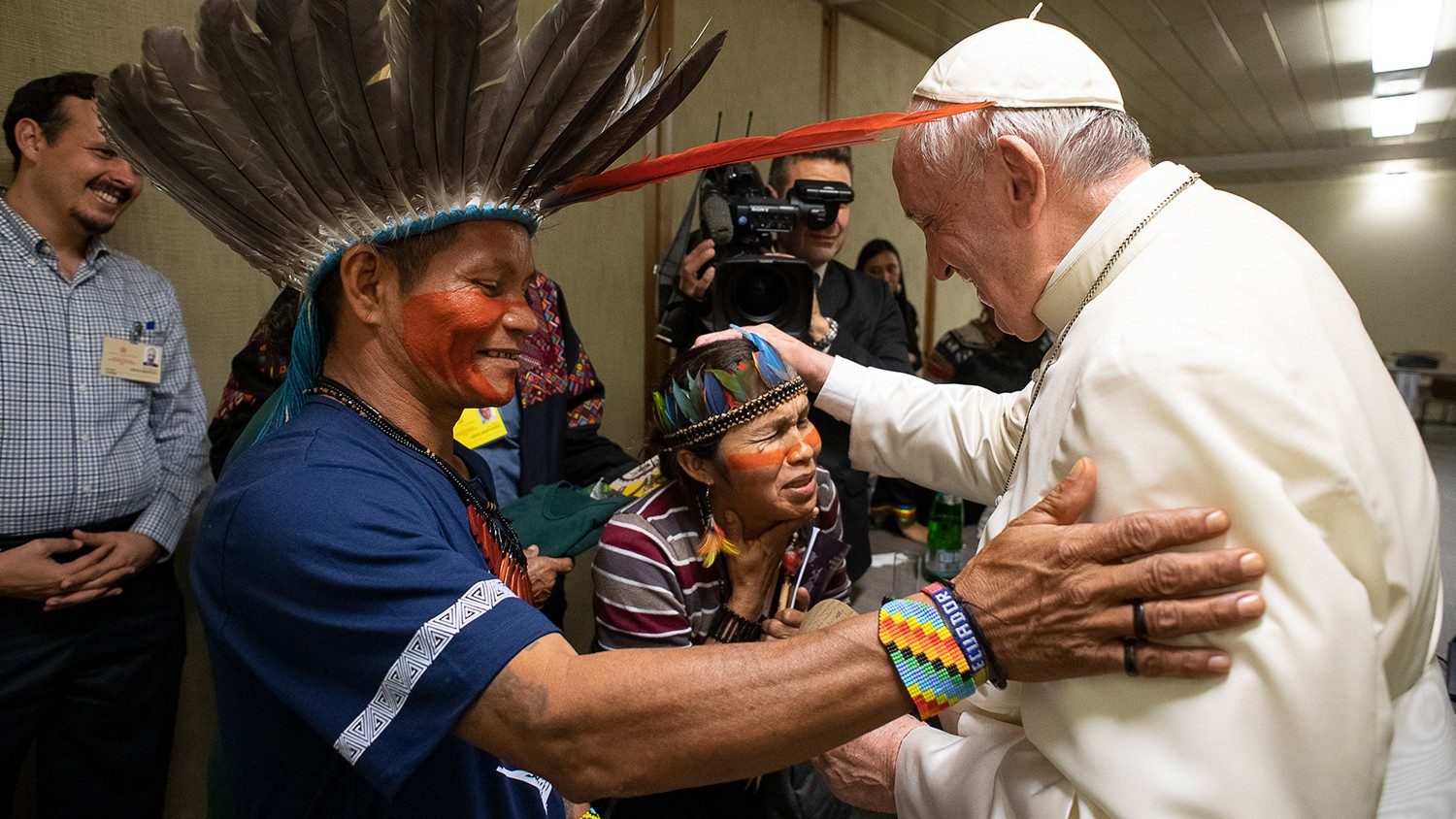 Papa encontra grupo de indígenas no Vaticano